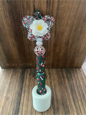 New Red Green jeweled pen with white flower topper
